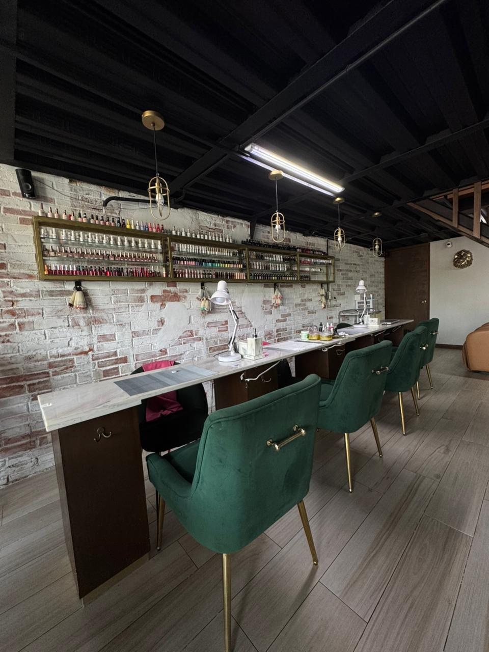 Nail Bar